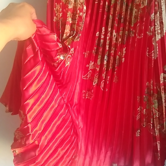 Red pleated long elastic waist skirt - Picture 7 of 8